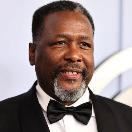 ويندل بيرس في حفل توزيع جوائز توني السنوي السابع والسبعين في مسرح ديفيد إتش كوخ في مركز لينكولن في مدينة نيويورك (Wendell Pierce at The 77th Annual Tony Awards at David H. Koch Theater at Lincoln Center in New York City). مصدر الصورة: Cindy Ord/Getty Images for Tony Awards Productions/AFP