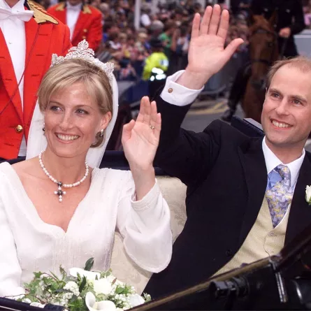 الأمير إدوارد وصوفي في كنيسة القديس جورج بقلعة وندسور (Prince Edward and Sophie in St Georges Chapel, Windsor Castle) -مصدر الصورة: DAN CHUNG / POOL / AFP
