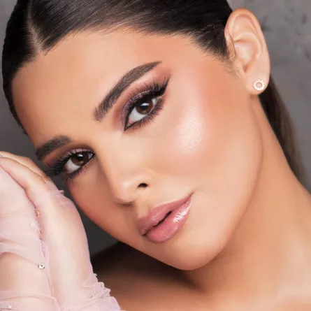 مكياج صيفي بأنامل هالة حجم