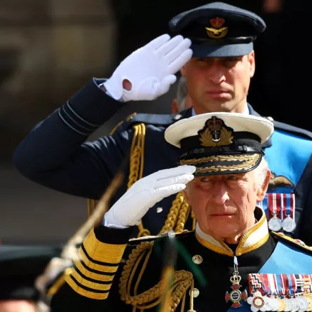 الملك تشارلز والأمير ويليام King Charles III and William, Prince of Wales  في جنازة الملكة إليزابيث (مصدر الصورة: HANNAH MCKAY / POOL / AFP)