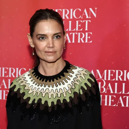 كاتي هولمز في شارع سيبرياني 42 في مدينة نيويورك (Katie Holmes at Cipriani 42nd Street in New York City) -مصدر الصورة: Jamie McCarthy/Getty Images for American Ballet Theatre/AFP