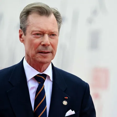 الدوق الأكبر هنري لوكسمبورغ على شاطئ أوماها في سان لوران سور مير، شمال غرب فرنسا (Grand Duke Henri of Luxembourg at Omaha Beach in Saint-Laurent-sur-Mer, in northwestern France). مصدر الصورة: MIGUEL MEDINA / AFP