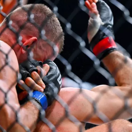 بالضربة القاضية.. ويتكر يحقق انتصارًا على أليسكروف في أولى نزالات UFC خلال موسم الرياض