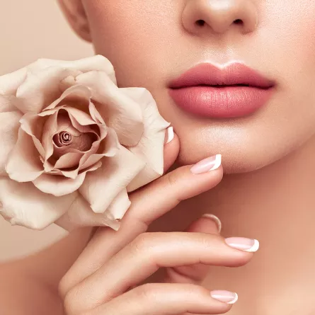 أفضل زيوت طبيعية تساعد في علاج جفاف الشفاه