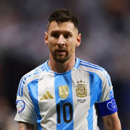 ليونيل ميسي Lionel Messi في مباراة تجمع بين الأرجنتين وكندا في أمريكا (مصدر الصورة: Hector Vivas / GETTY IMAGES NORTH AMERICA / Getty Images via AFP)