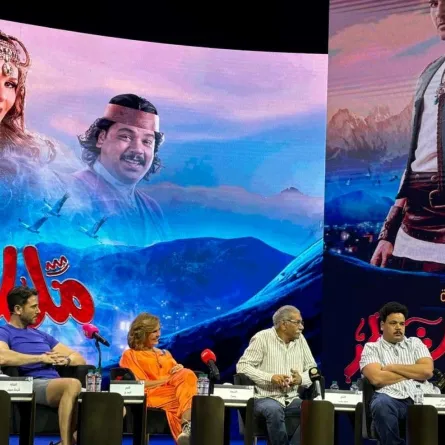 يسرا وأحمد عز وشيماء سيف وسيد رجب ومصطفى غريب خلال المؤتمر الصحفي لمسرحية ملك والشاطر 