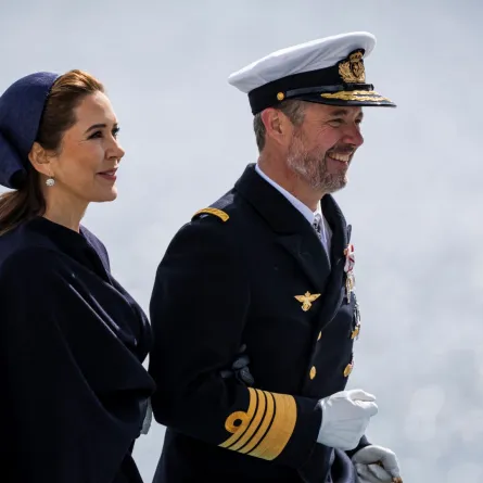 الملك فريدريك العاشر والملكة ماري في ستوكهولم، السويد (King Frederik X and Queen Mary in Stockholm, Sweden). مصدر الصورة: Jonathan NACKSTRAND / AFP
