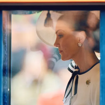كاثرين (كيت ميدلتون) في موكب حراس الخيل في لندن (Catherine at Horse Guards Parade in London). مصدر الصورة: BENJAMIN CREMEL / AFP