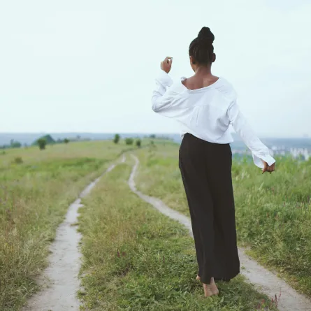 تفسير حلم المشي حافي القدمين