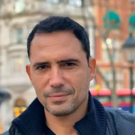 ظافر العابدين- الصورة من صفحته الرسمية على الفيسبوك