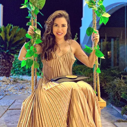 إطلالات جمالية من سارة أبي كنعان لمناسبة زفافها