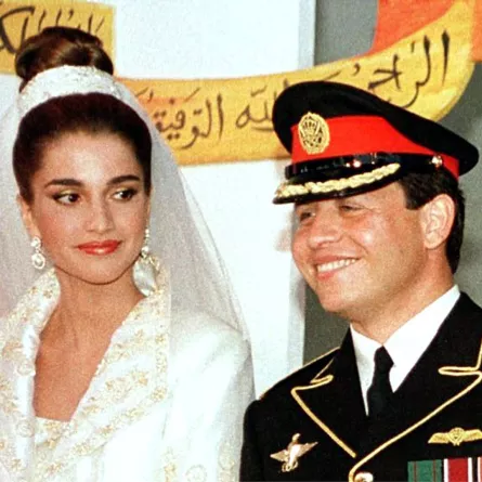 ملك الأردن عبدالله الثاني والملكة رانيا في يوم زفافهما King Abdallah of Jordan and his wife Queen Rania (مصدر الصورة: RABIH MOGHRABI / AFP)