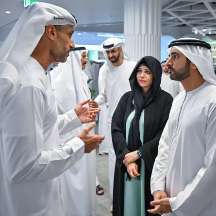 الشيخ حمدان بن محمد والشيخة لطيفة بنت محمد. الصورة من مكتب دبي الإعلامي