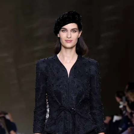 مجموعة أرماني بريفيه للأزياء الراقية خريف وشتاء 2024 خلال أسبوع الموضة في باريس - الصورة من مكتب العلاقات العامة للعلامة