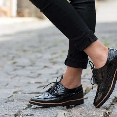 تفسير حلم الحذاء الأسود في المنام