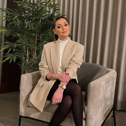 دانا الحلاني في إطلالة عصرية- الصورة من حسابها على إنستغرام 