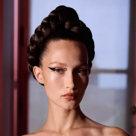 تسريحات شعر خريف وشتاء 2024-2025 من أسبوع الموضة للهوت كوتور في باريس