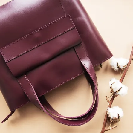 حقيبة يد نسائية من الجلد الطبيعي