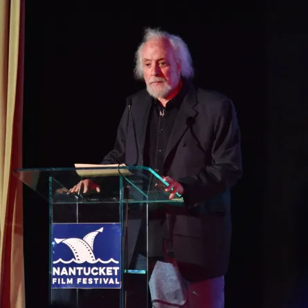 روبرت تاوني Robert Towne في مهرجاة Nantucket Film (مصدر الصورة: Mike Coppola / GETTY IMAGES NORTH AMERICA / Getty Images via AFP)