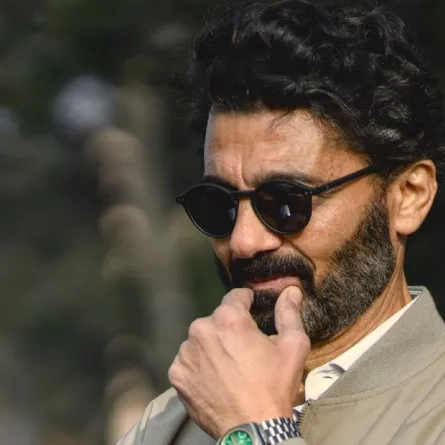 على الطريقة المغربية.. الاحتفال بخالد النبوي في كواليس تصوير "أهل الكهف"