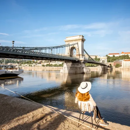سائحة في بودابست