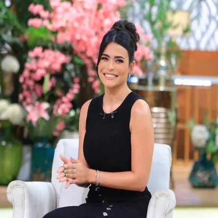 الفنانة أسماء جلال من حلقة برنامج معكم مع منى الشاذلي