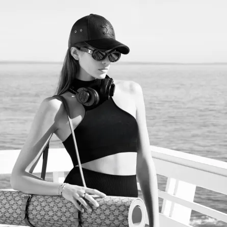 كايا جربير Kaia Gerber ترتدي أزياء رياضية من سيلين Celine- الصورة من الدار