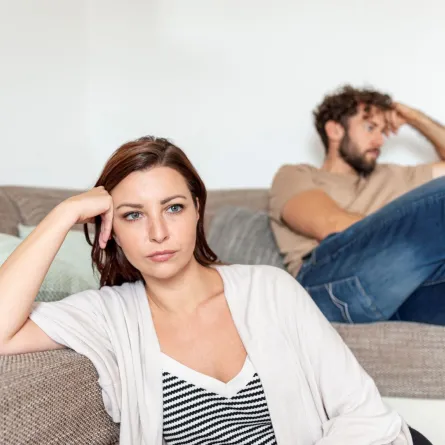 زوجان مختلفان في سنة أولى زواج وقد انهيا لتوهما خلاف ما بينهما