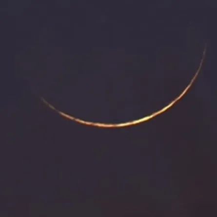 فلكية جدة: هلال محرم يشاهد بالعين المجردة مساء اليوم في سماء السعودية والوطن العربي