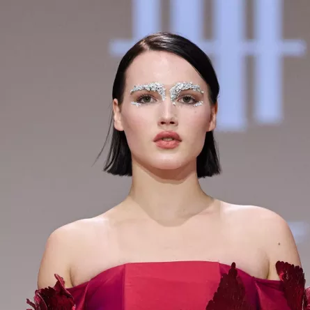 تطبيق مكياج عيون