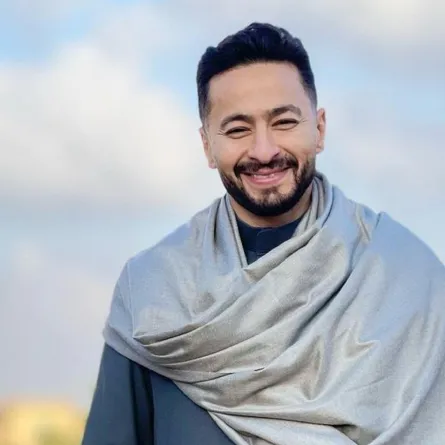 حمادة هلال يثير القلق بعد إعلان مرض والد زوجته