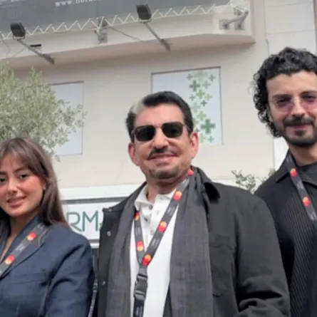 عبدالله السدحان يتوسط يعقوب الفرحان وماريا بحراوي- الصورة من حسابه على الانستغرام