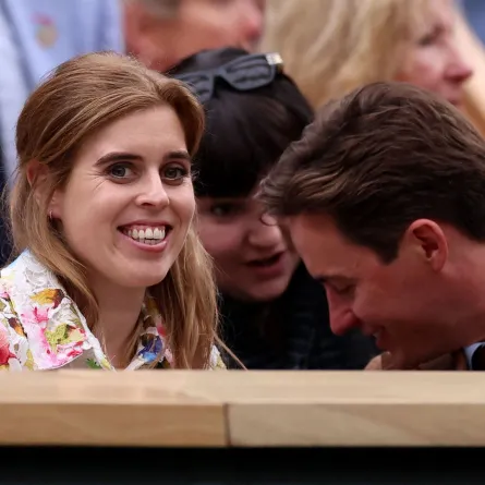 الأميرة بياتريس في نادي عموم إنجلترا للتنس والكروكيه في ويمبلدون، جنوب غرب لندن (Princess Beatrice at The All England Lawn Tennis and Croquet Club in Wimbledon, southwest London). مصدر الصورة: HENRY NICHOLLS / AFP
