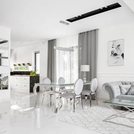 قطع أثاث واكسسوارات في منطقة المعيشة المفتوحة