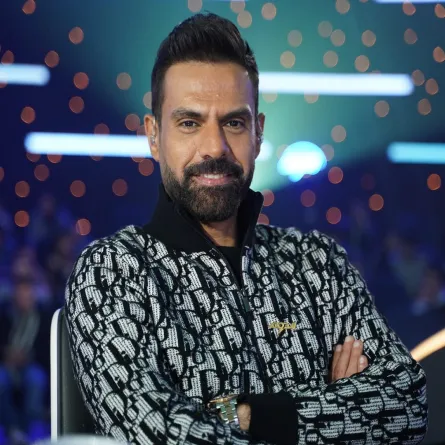 الشاعر والمنتج أمير طعيمة