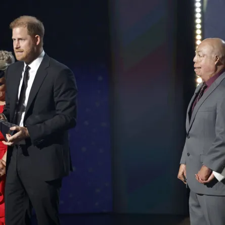 الأمير هاري Prince Harry يتسلم جائزة بات تيلمان (مصدر الصورة:  by Frazer Harrison / GETTY IMAGES NORTH AMERICA / Getty Images via AFP)