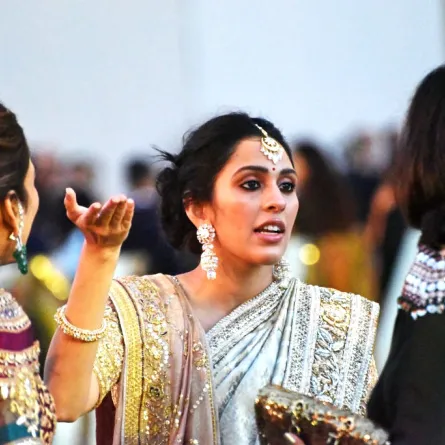 (Indranil Aditya/NurPhoto via Getty Images مصدر الصورة)- شلكا مهتا زوجة عكاش أمباني