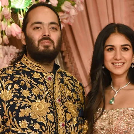 راديكا ميرشانت Radhika Merchant مع أنانت أمباني Anant Ambani (مصدر الصورة: SUJIT JAISWAL / AFP)