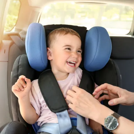 تجنب نسيان الأطفال في السيارات