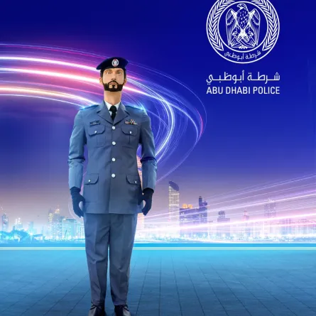 شرطة أبوظبي تدشن روبوتاً ذكياً - مصدر الصورة وكالة أنباء الإمارات