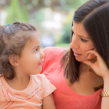 صورة لتعليم الطفل آداب الحوار