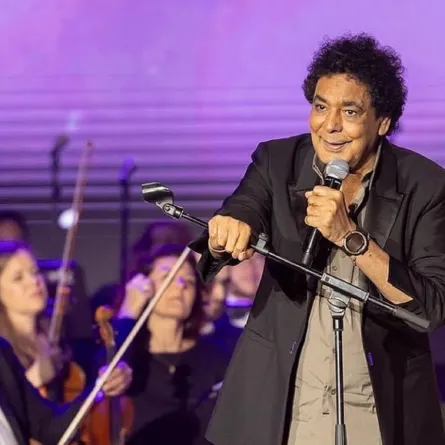 محمد منير يزور محمد رحيم في المستشفى بعد إصابته بذبحة صدرية