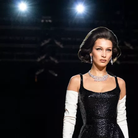 بيلا حديد في عرض مارك جاكوبس Marc Jacobs لخريف 2022- - الصورة من Launchmetrics/Spotlight ©