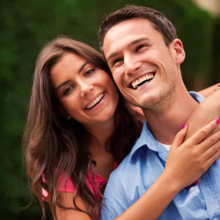 زوجان سعيدان في الحب