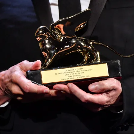 المخرج الكندي ديفيد كروننبرغ في مهرجان البندقية السينمائي الخامس والسبعين في مهرجان فينيسيا (Canadian director David Cronenberg at the 75th Venice Film Festival at Venice Lido). مصدر الصورة: Alberto PIZZOLI / AFP