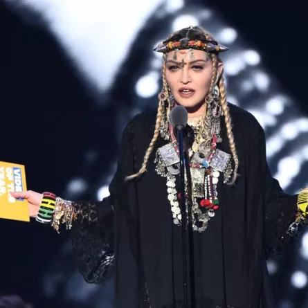 مادونا في قاعة موسيقى راديو سيتي في مدينة نيويورك (Madonna at Radio City Music Hall in New York City). مصدر الصورة: Michael Loccisano/Getty Images for MTV/AFP