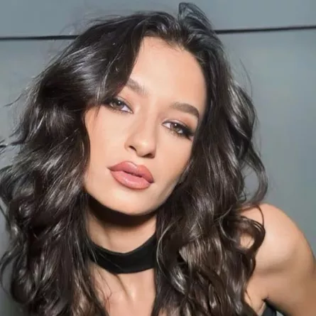 أميرة أديب تتجه للغناء لأول مرة وتطرح "كارت محروق" على يوتيوب