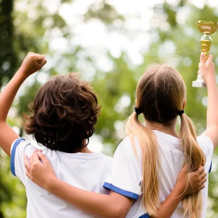 صورة أطفال يتفوقون