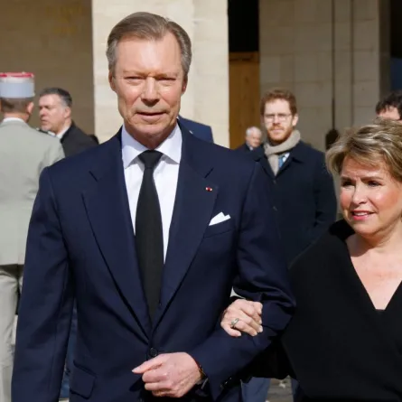 الدوق الأكبر هنري من لوكسمبورغ والدوقة الكبرى ماريا تيريزا في باريس (Grand-Duke Henri of Luxembourg and Grand-Duchess Maria Teresa in Paris). مصدر الصورة: Ludovic MARIN / POOL / AFP