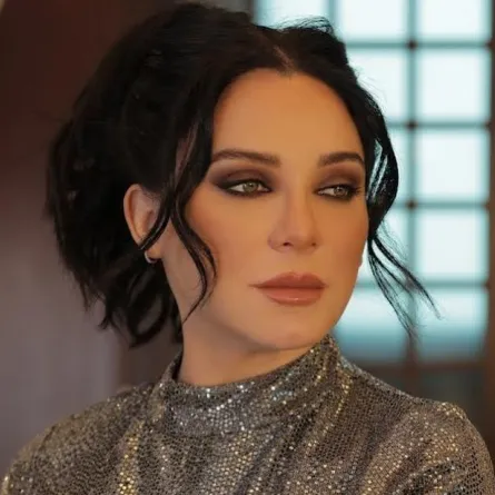 إطلالات جمالية من سلاف فواخرجي في ذكرى ميلادها